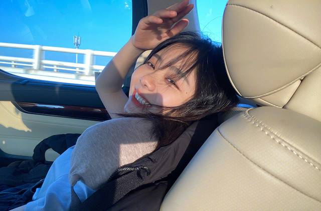 谭松韵|谭松韵：最是青春少女心，因卡点20220222发文失败心情失落嘟嘟嘴