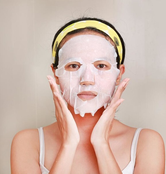 面膜 女人敷完面膜后,不要直接睡觉,多做这3件事,皮肤白嫩更细腻