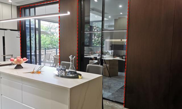 但凡我早点知道这种隔断方式,家里玻璃拉门就隐藏了!好用颜值高