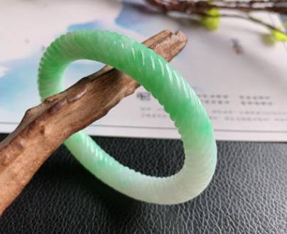 翡翠手镯|翡翠手镯款式有多少?哪种是最热销的,看看你都认识吗?