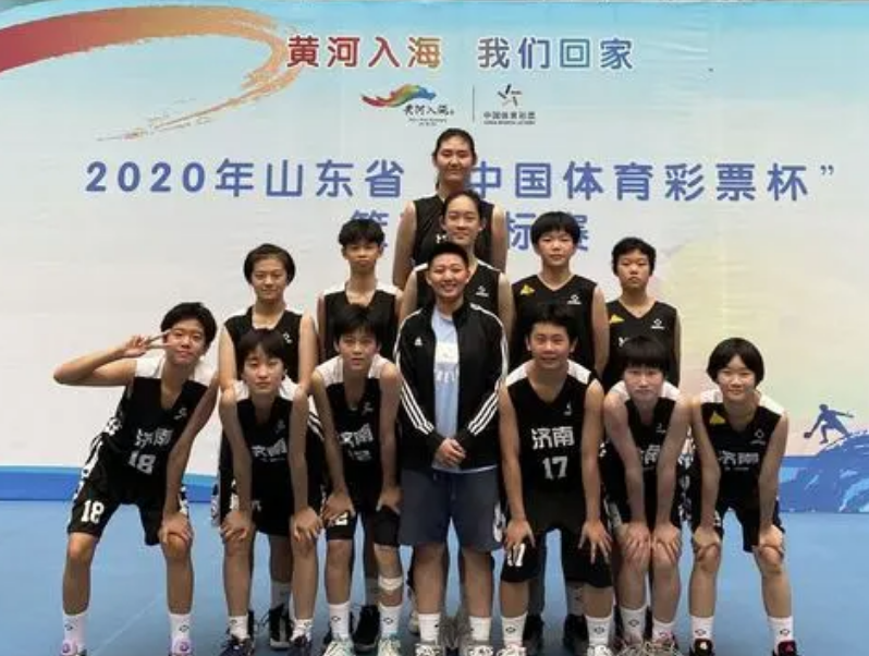 姚明|女版姚明横空出世，张子宇15岁身高2.28米，成为女篮的希望之星