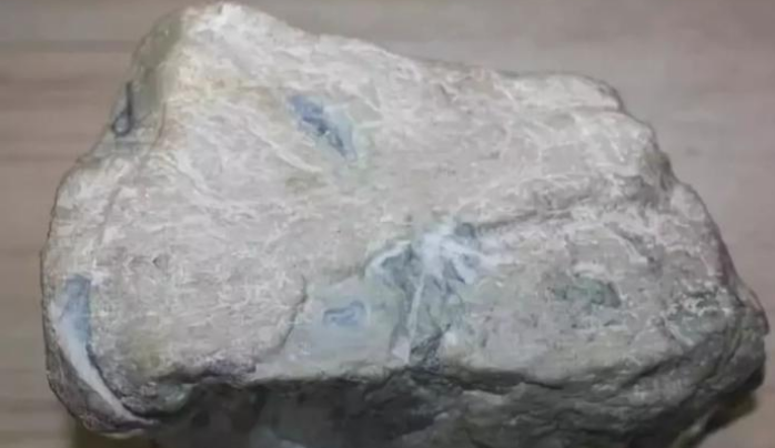 |来自木那场口的包浆皮翡翠原石，来做手镯与平安扣，效果太惊艳！