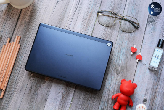 华为matepad se|便携式的华为MatePad SE亮相，售价1499元起