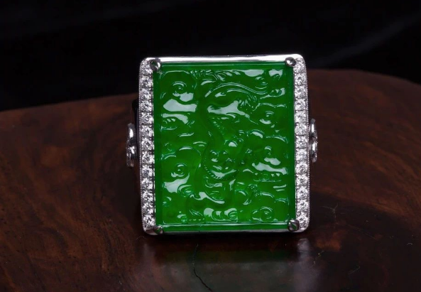 翡翠|什么是广片翡翠?它具有佩戴、收藏价值吗?有经验的人告诉你答案