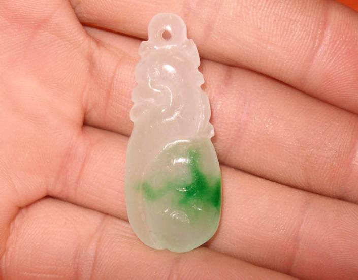 翡翠|收藏翡翠需要精心养护，才能保持它的颜值，不让它的价值受到损伤