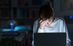 肠胃|究竟几点睡才算熬夜?