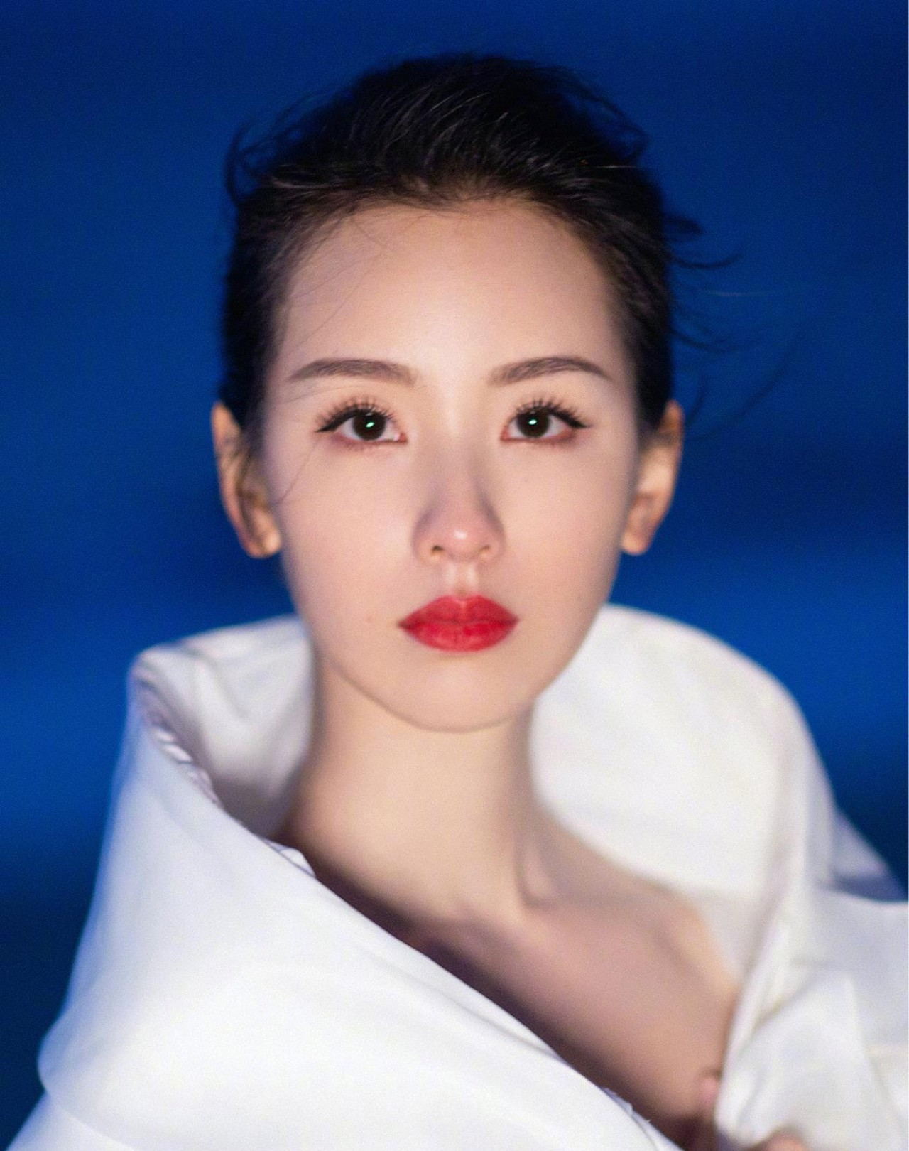 眼线 陈都灵温柔气质妆简直是拯救长脸的王炸！4个技巧！让你C位出道.