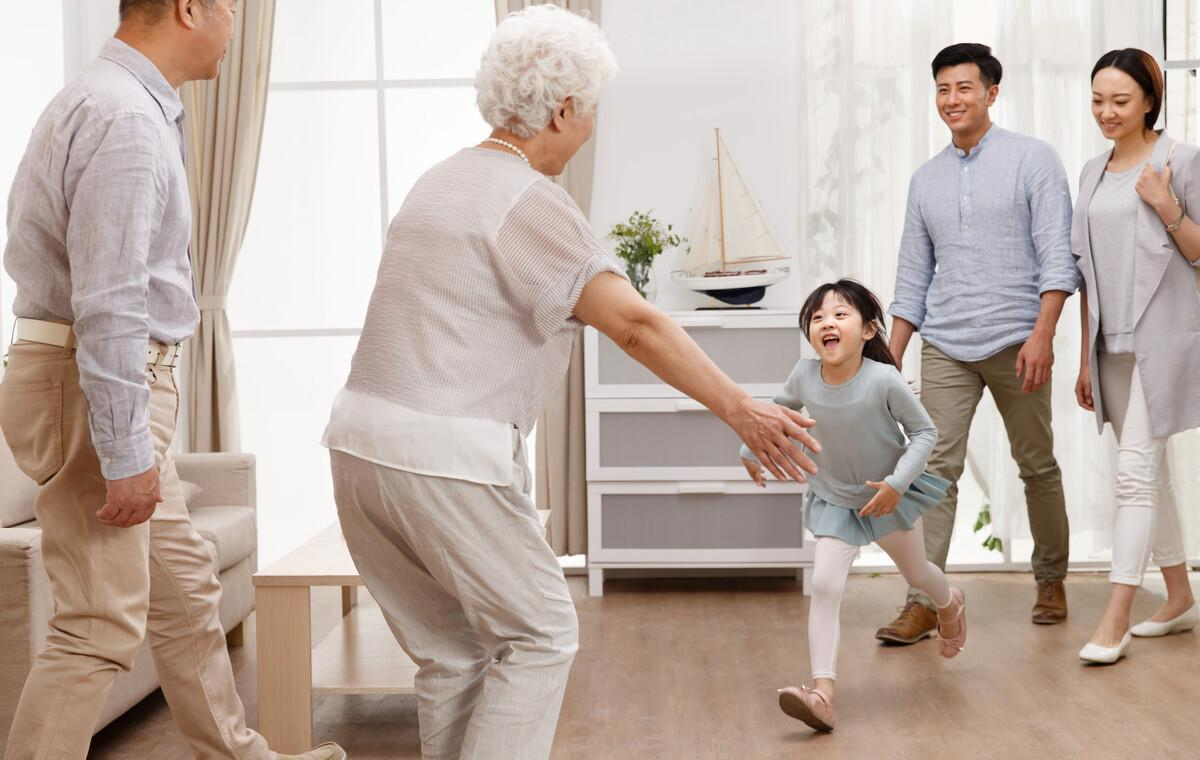 63岁大妈,深夜逃离新老伴家。我太天真了,再婚并没有想象的那么好