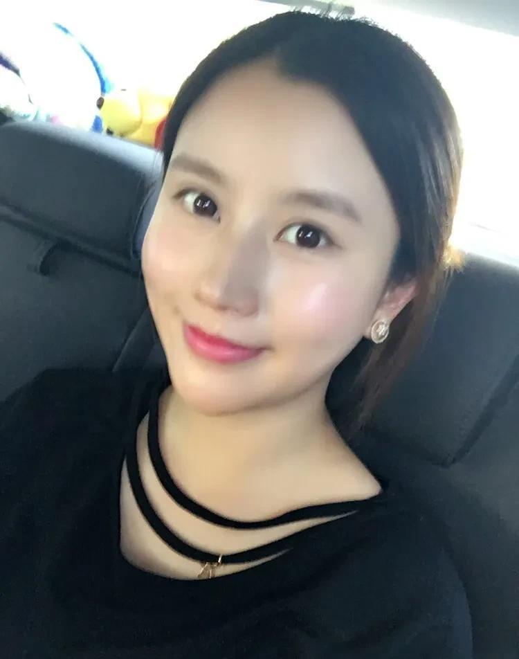 伏玟晓|东方卫视伏玟晓晒照,33岁的她淡妆出镜,两婚两离的她状态相当好