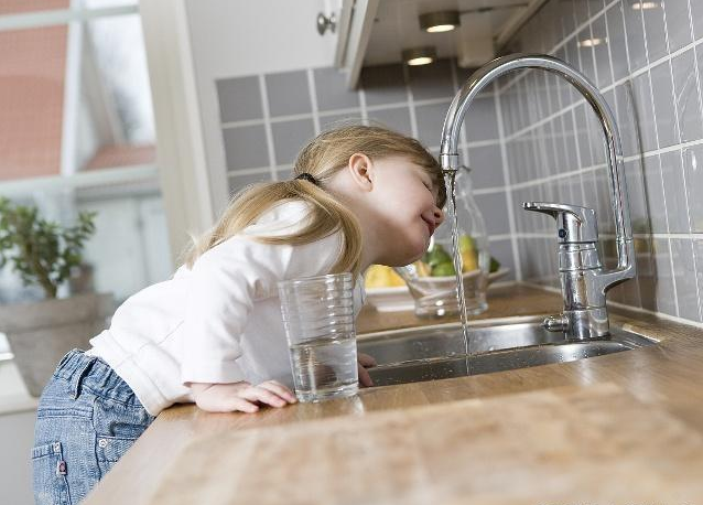 医生 减肥喝对水，体重会跟着降！医生的小建议不妨听听