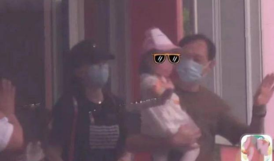 唐嫣|唐嫣分享母女的日常生活，带着两岁的女儿支持冬奥会，并夸她运动能力很强