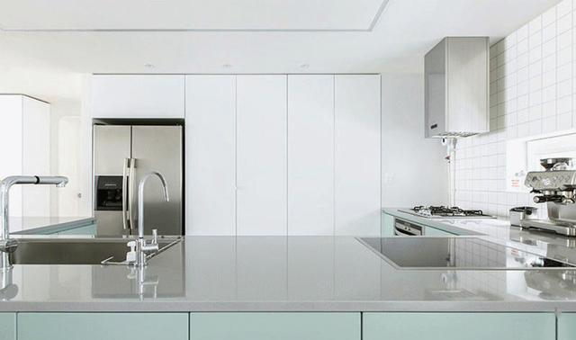 入住才知道，厨房留个2㎡储藏室有多实用！囤货都藏这里，好能装