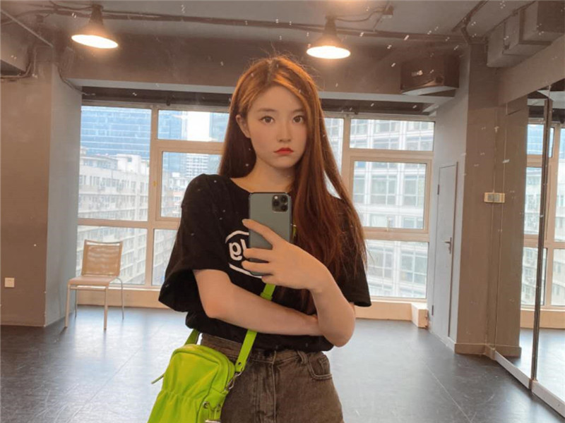 |参加两次节目失利，曾表示输了就去做老师，学习舞蹈十年