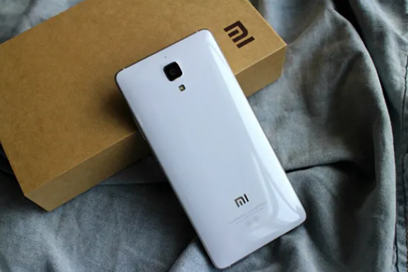 小米6，陶瓷版真的是精品，最重要的是手感贼好