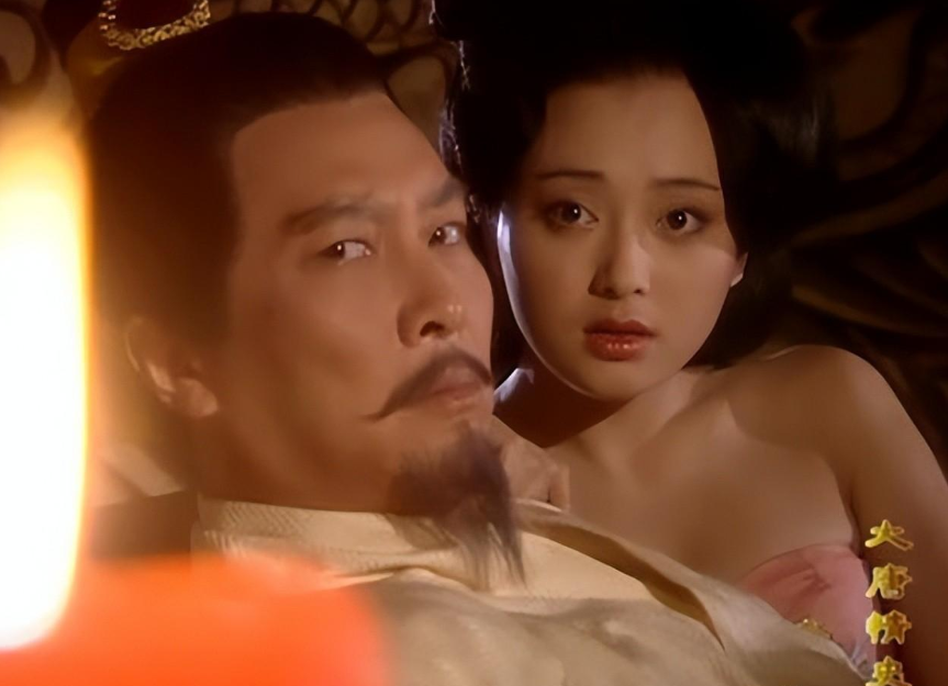 吻戏|伸舌头、嘴亲肿、忘年吻，这些“中老年”演员拍吻戏，个个辣眼睛