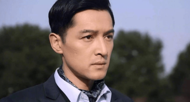 胡歌|她是胡歌永远的痛,为救胡歌车祸离世,今30所学校都是她的名字