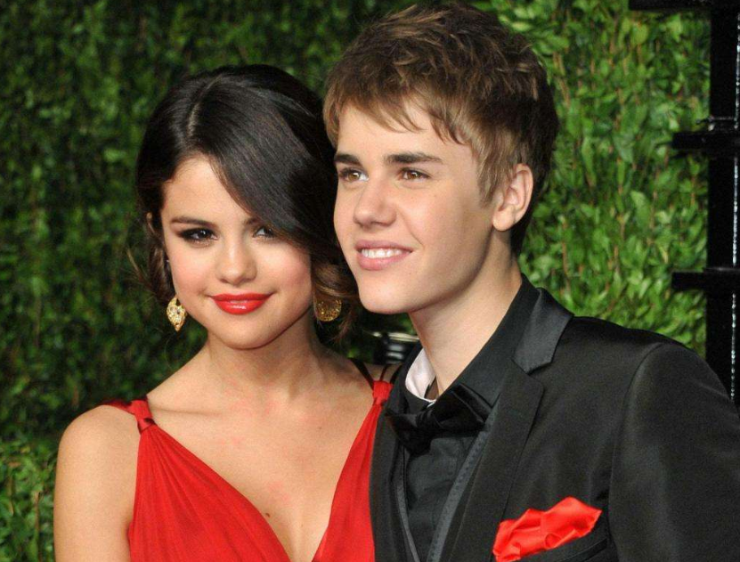 秦怡|泰勒是她的闺蜜,比伯是他分分合合的男友,她就是赛琳娜·戈麦斯