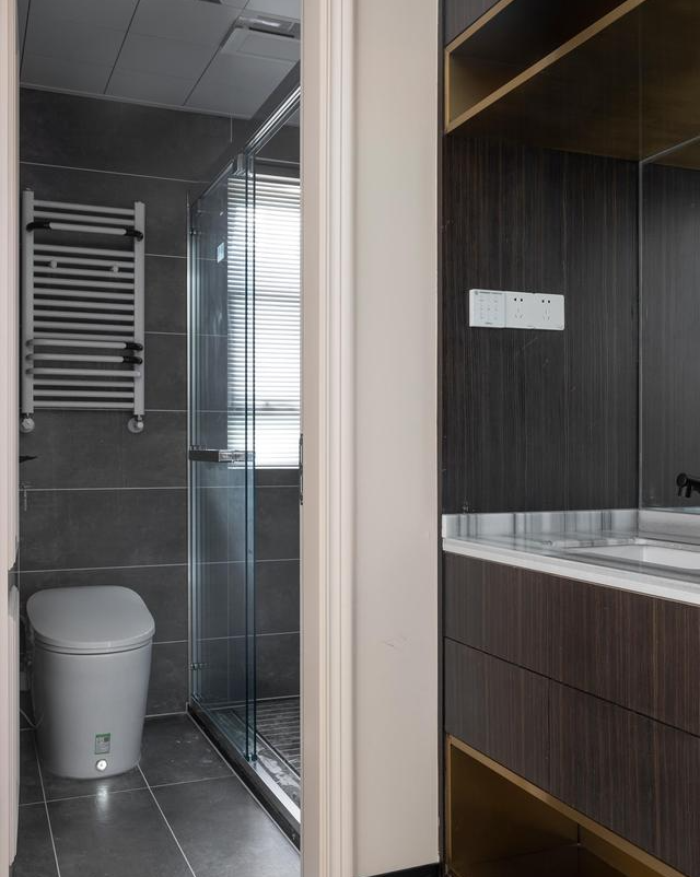 如果有装修模板,无非如此!148㎡二层住宅,沙发后玻璃鞋柜太抢眼