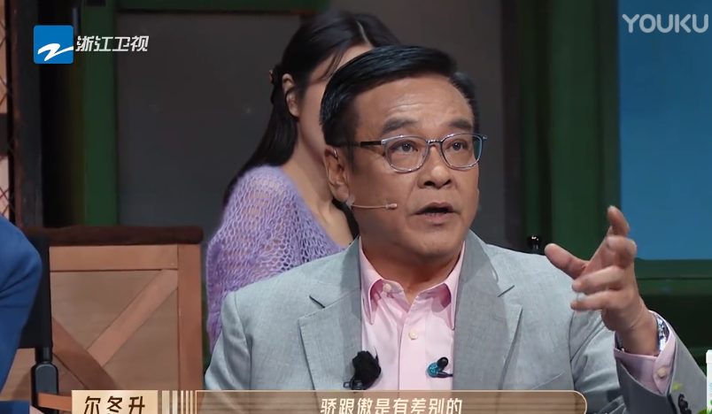 尔冬升|某人气演员因骄气再引争议，惠英红好言相劝，尔冬升：我要打击一下你