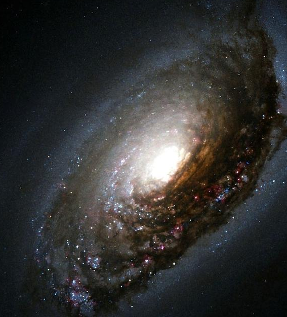走进宇宙山:船底座星云的一部分,高达3光年!