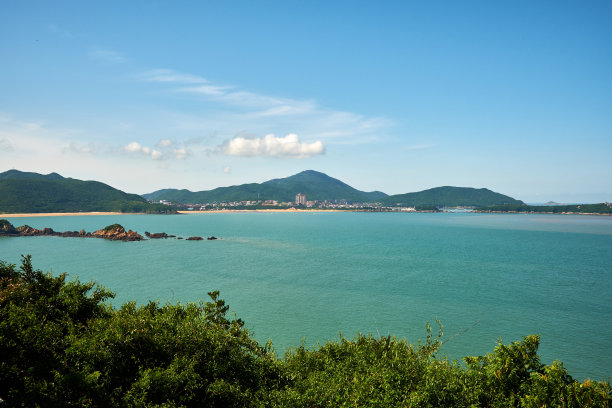 许多|我国东部沿海地区有个景点，知名度却低了许多。