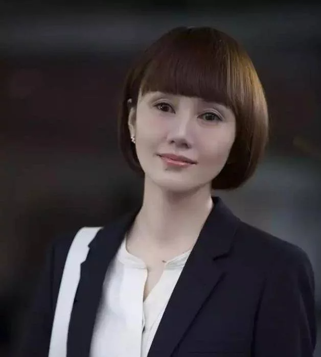 影帝|年轻时被骂丑,32岁嫁影帝,结婚10年11个孩子,42岁成人生赢家!