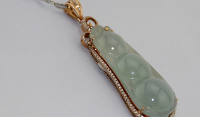 翡翠|购买翡翠要避免踩坑，这4种翡翠再好看也不要入手，档次低还贵