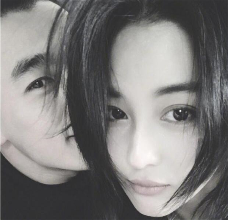 张馨予晒出与宝宝的合照,婚后生活太滋润,36岁被何捷宠成小孩