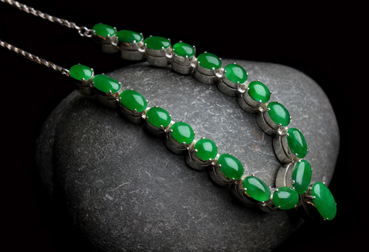 雕刻|爱上翡翠玉石，从其自身的雕刻，体味自身想要诠释的意义