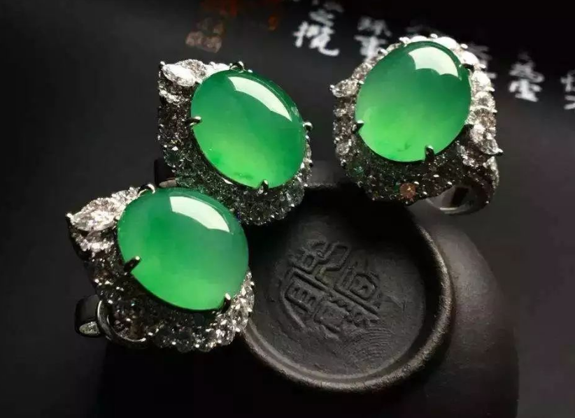 翡翠|买翡翠时,哪个方面比较重要呢?两者选其一你会选哪个?