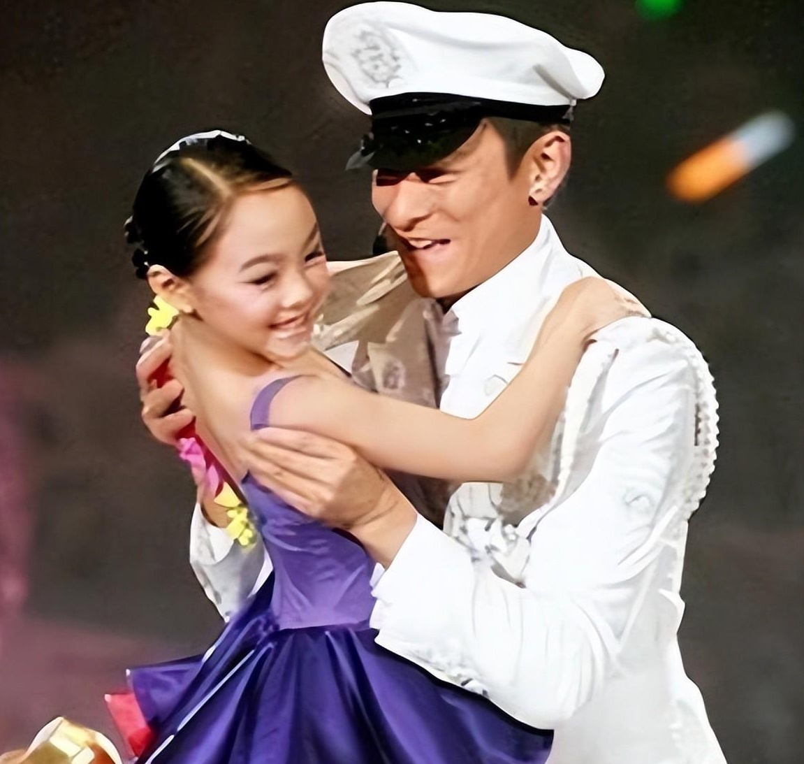 李连杰|李连杰抛弃糠糟之妻,却去选择了利智