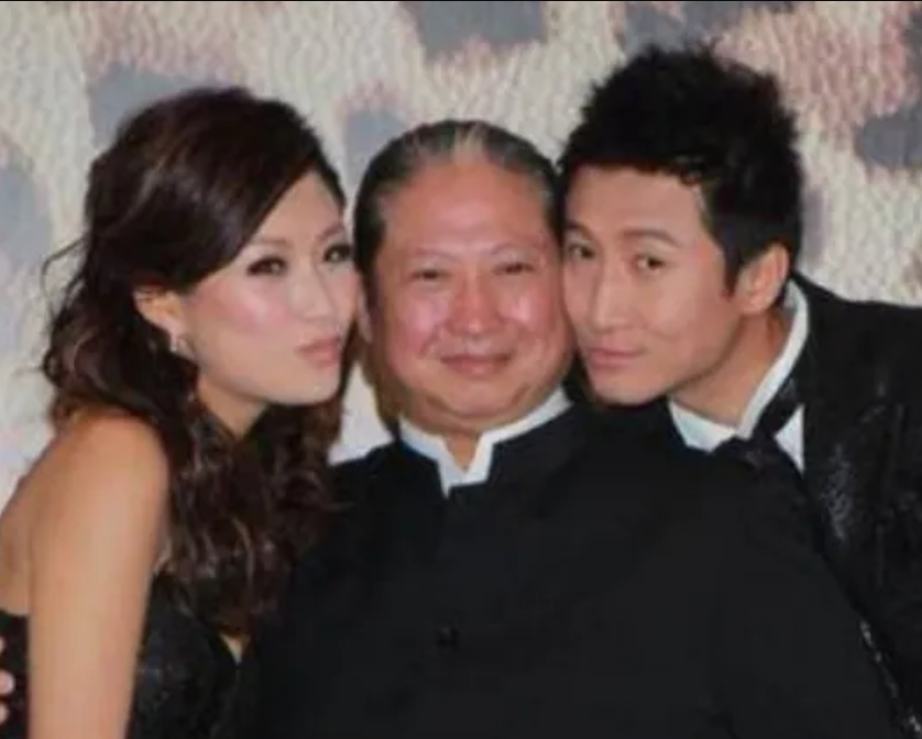 洪金宝|洪金宝的女儿38岁未嫁，看到照片才明白，这谁敢娶？