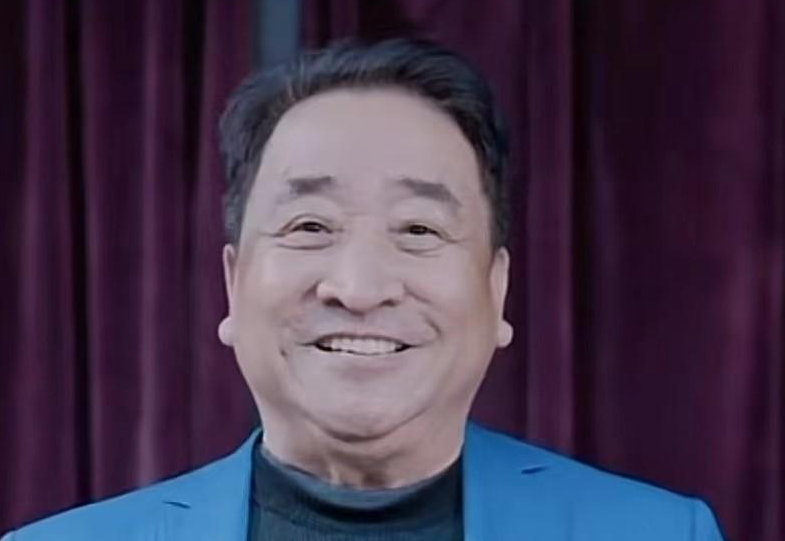 姜昆|姜昆和学生周炜开直播遭网暴，弹幕区嘲讽声一片，负面评论满屏飞