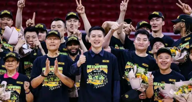 辽宁男篮|CBA：冠军辽宁队的奖金已到账！赵继伟笑了！