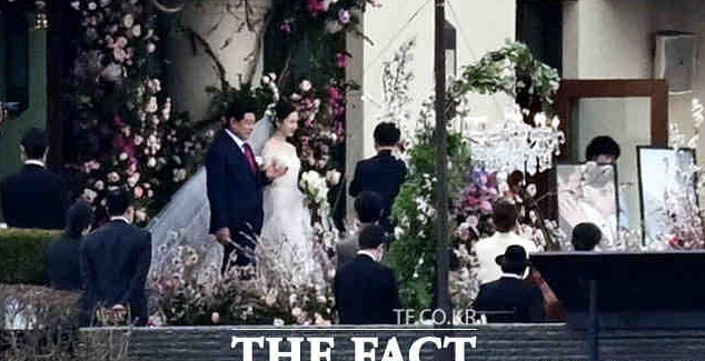 玄彬|孙艺珍、玄彬婚礼现场曝光！宋慧乔好尴尬，「前任们」都凑一起了