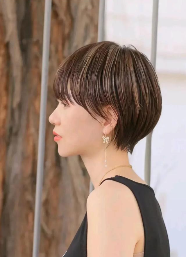 防晒 女发这样做，没想到如此美，是该换一换自己的发型了