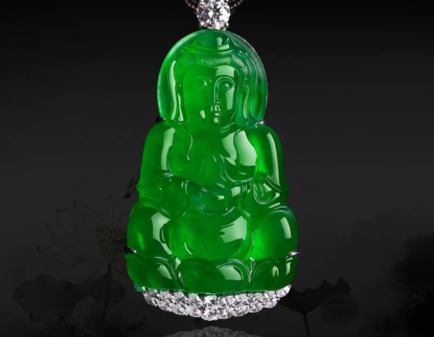 翡翠|品质相同的翡翠，机器和手工雕刻手法不同，差距也会特别大