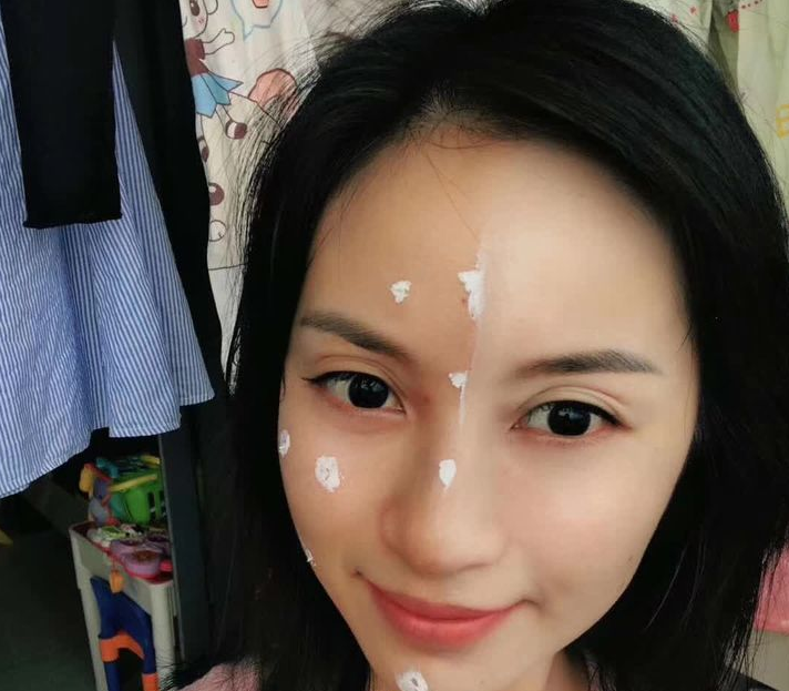 化妆 若你皮肤暗黄又不会化妆,出门前尽量做到这3件事,轻松提升颜值.