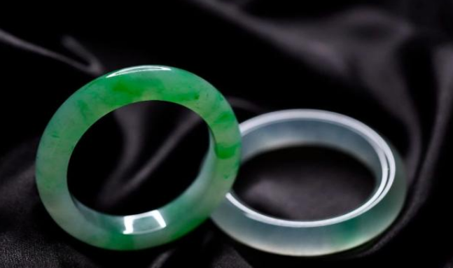 翡翠|何为新坑翡翠,何为老坑翡翠,这两者之间的区别究竟是什么?