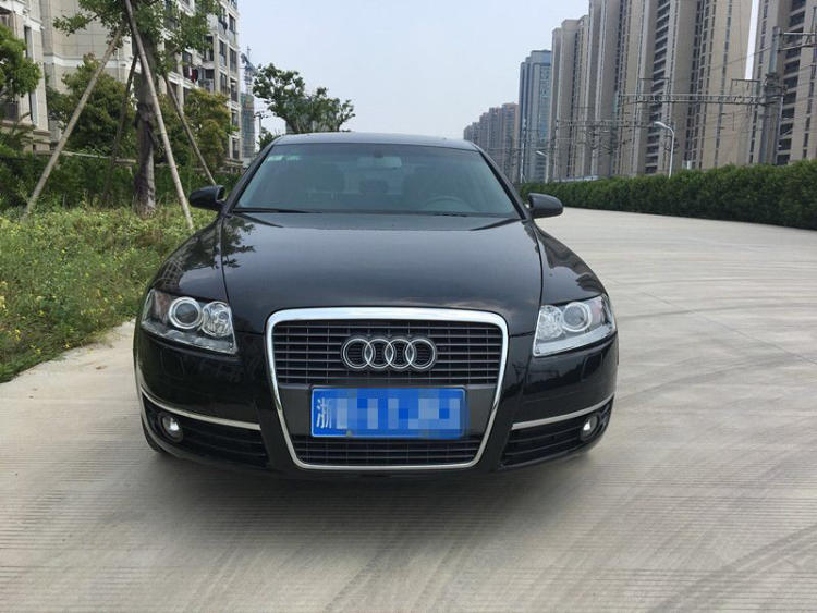 男子购买二手奥迪车,发现车程表被调过,车商拒绝退款