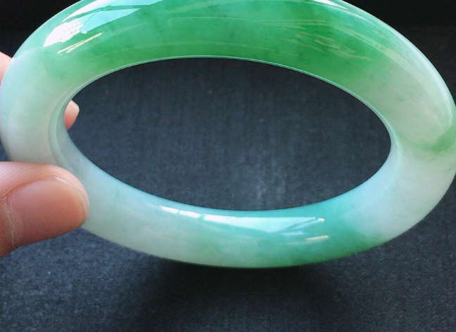 翡翠手镯|翡翠手镯款式有多少?哪种是最热销的,看看你都认识吗?