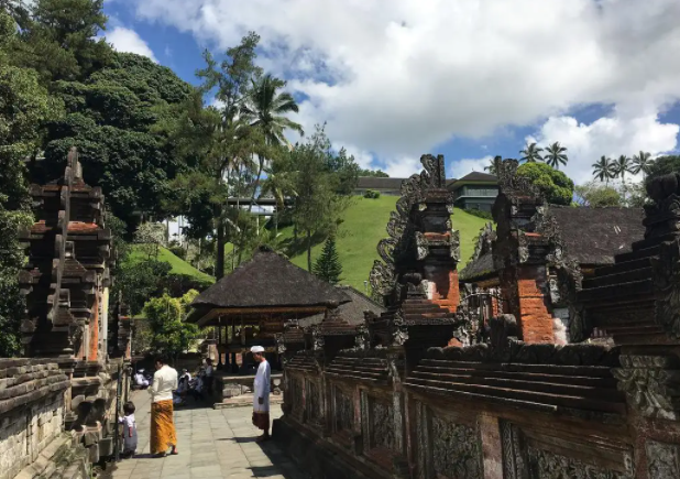 成都|在南太平洋的的巴厘岛，它吸引着全世界的游客不远万里，纷至沓来