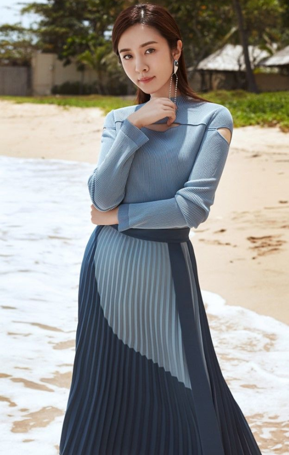 穿衣搭配|优雅穿搭也能接地气，巧用搭配提升质感，直接照搬王晓晨的穿衣