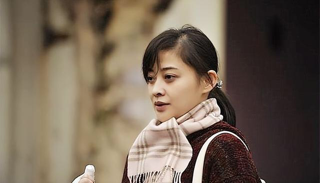 梅婷|明星状态有多好？47岁梅婷素颜依旧能打，气质出众眼神温柔