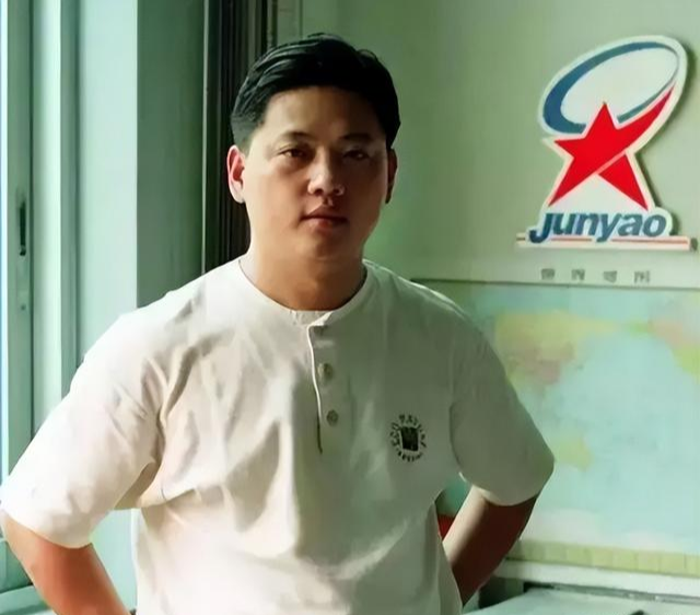温州富豪38岁早逝,留下50亿资产给妻子,不料妻子却转身嫁给司机