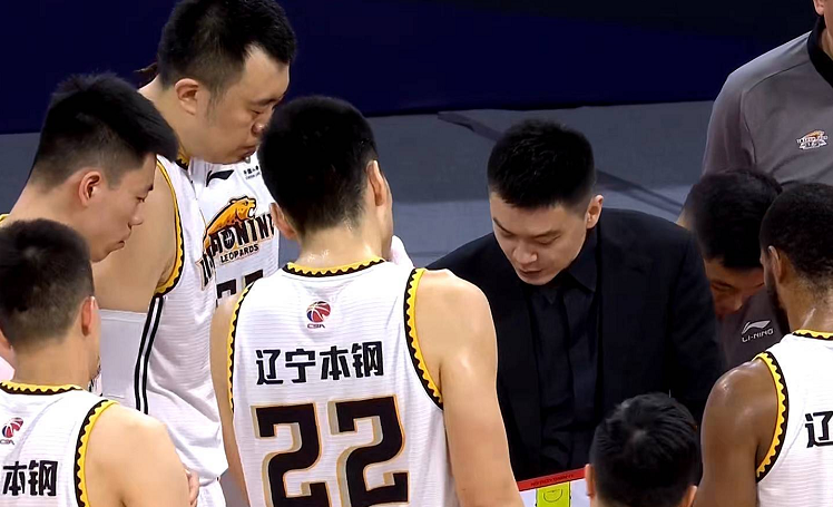 广州队|绝境！广东半场落后23分，易建联周鹏14中1，威姆斯令杜锋无奈