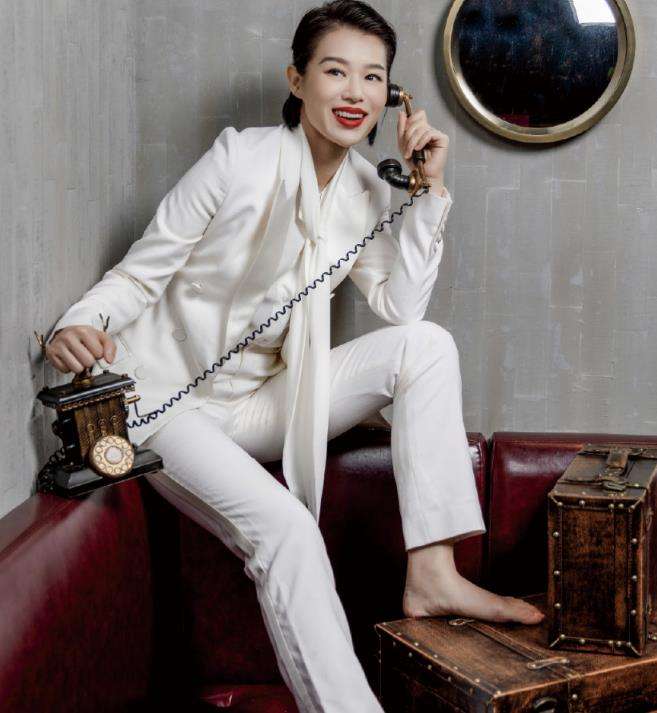 穿衣搭配|胡杏儿在穿衣方面好有一套，职场又霸气，私服也能穿出气场感
