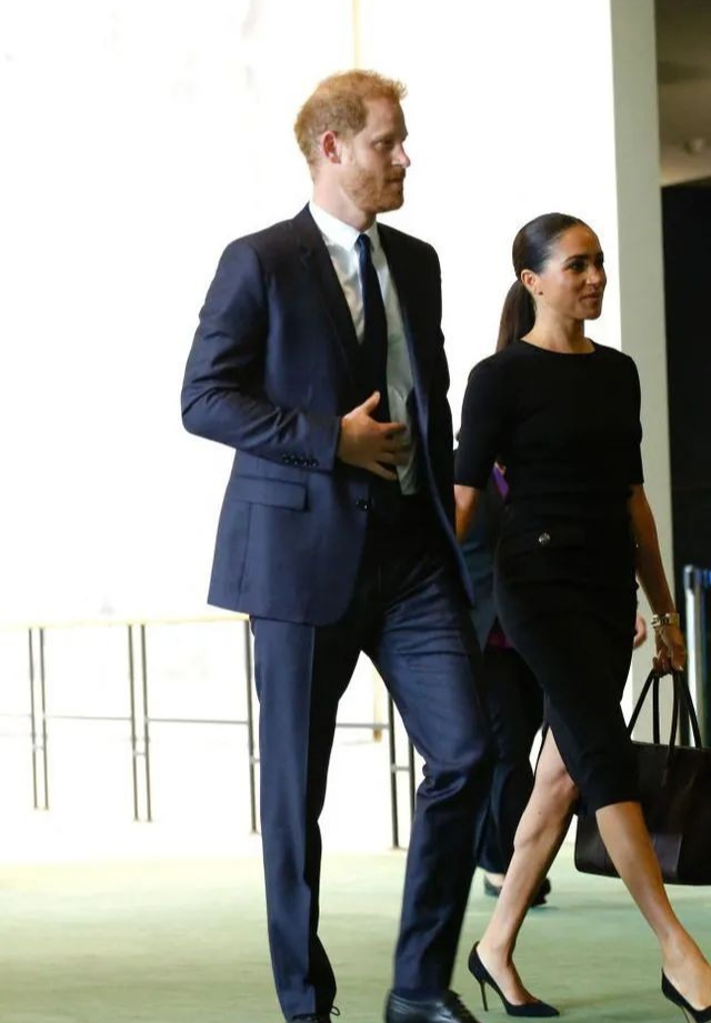 梅根又 COPY 凯特穿衣？是致敬，还是较劲呢？