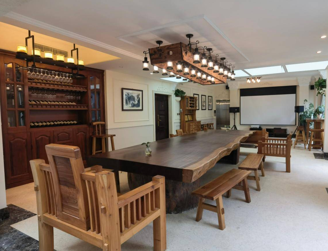 一张床19万元！出租屋内物品价值上百万！你敢租吗？