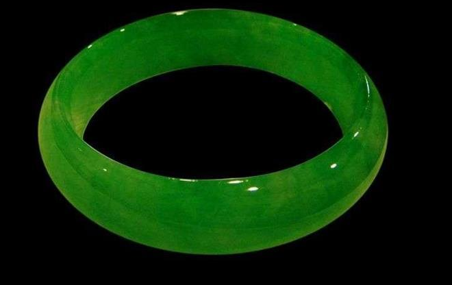 翡翠|为什么翡翠当中都会有一些杂质？这些东西从哪来？会有影响吗